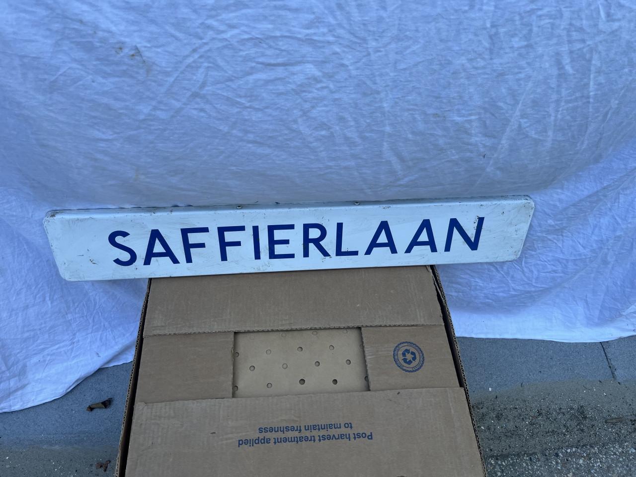 Straatnaambord Saffierlaan