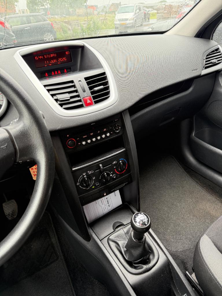 Peugeot 207 1.4 look - airco - nieuwe koppeling