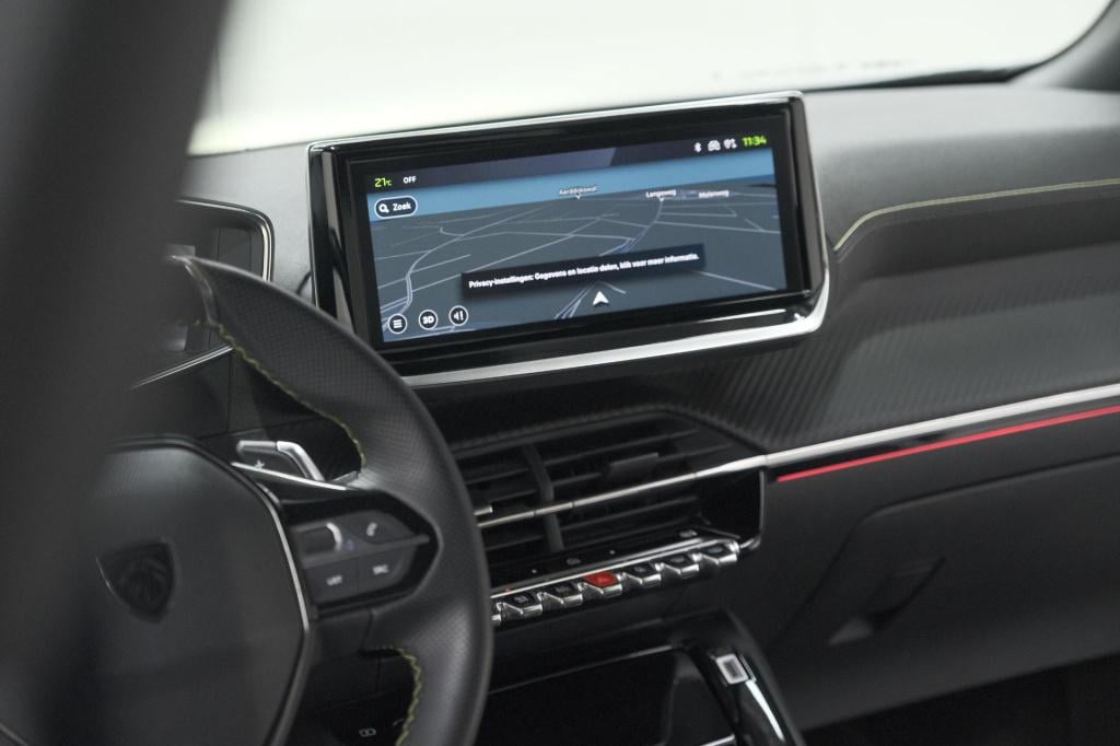 Peugeot 2008 puretech 130 eat8 gt | camera | apple carplay | parkeersensore
