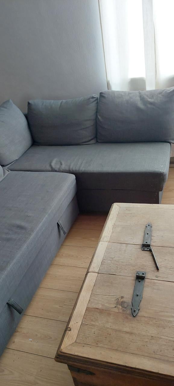 Hoekbank, met slaapfunctie in goede staat