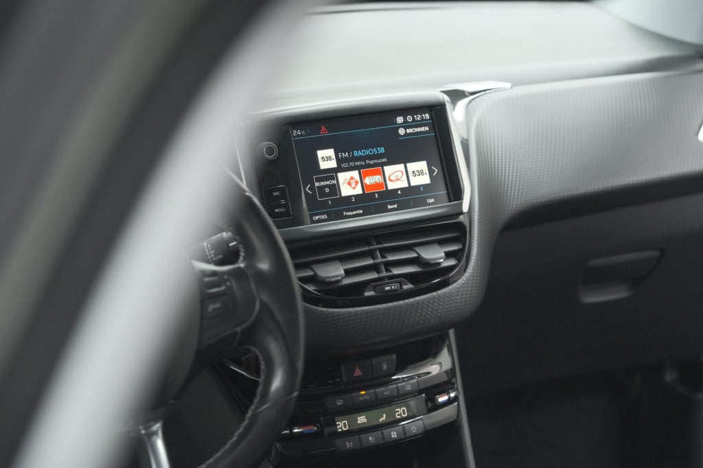 Peugeot 2008 puretech 130 allure | camera | apple carplay | parkeersensoren