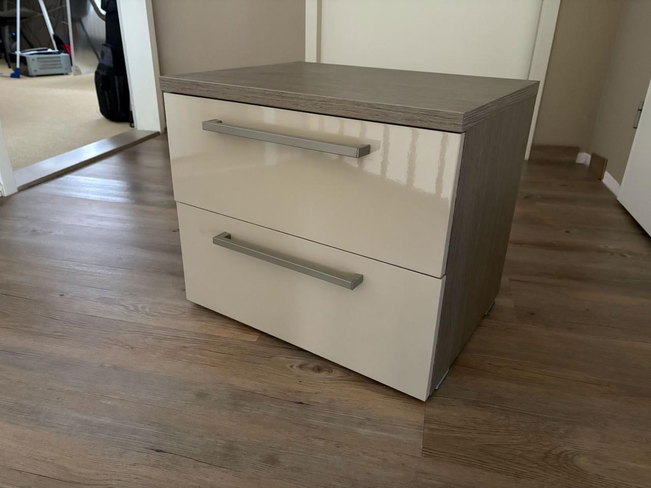 Set van 2 nachtkastjes