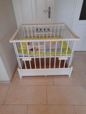 Witte inklapbare bopita box (in goede staat ) in hoogte verstelbaar!