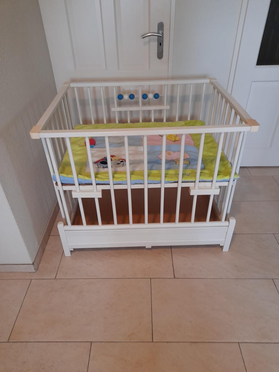 Witte inklapbare bopita box (in goede staat ) in hoogte verstelbaar!