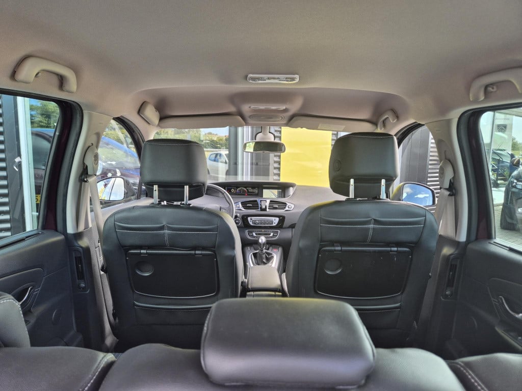 Renault Scenic tce 130 bose navigatie, trekhaak, climate control, cruise co