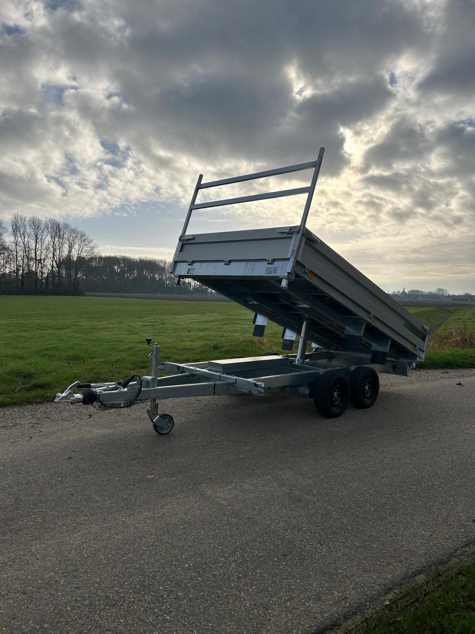 Nieuwe elektrische kippers