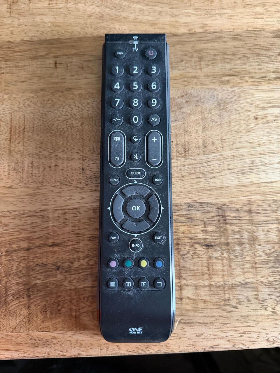 Toshiba TV met muurbeugel 136cm diagonaal L115 x B72