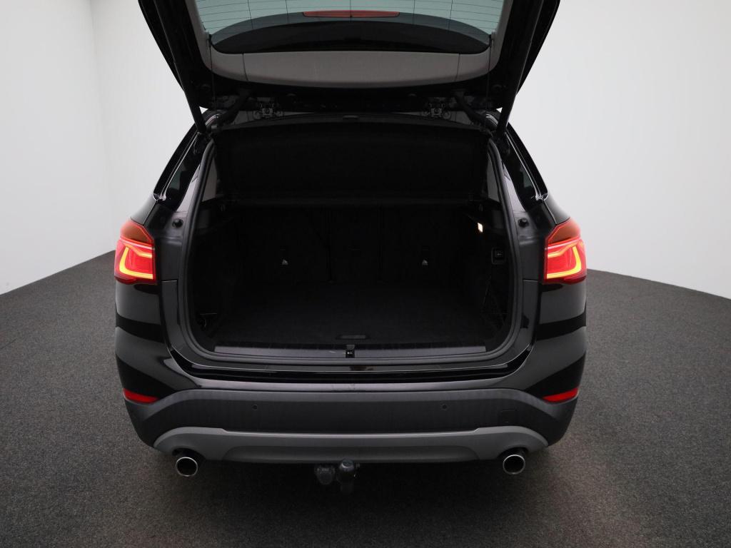BMW X1 sdrive20i executive | automaat | apple carplay / android auto | pano