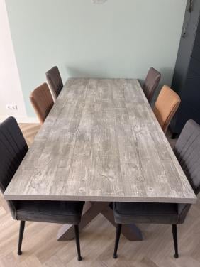 Eettafel met 6 stoelen