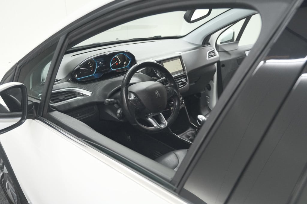 Peugeot 2008 puretech 130 allure | camera | apple carplay | parkeersensoren