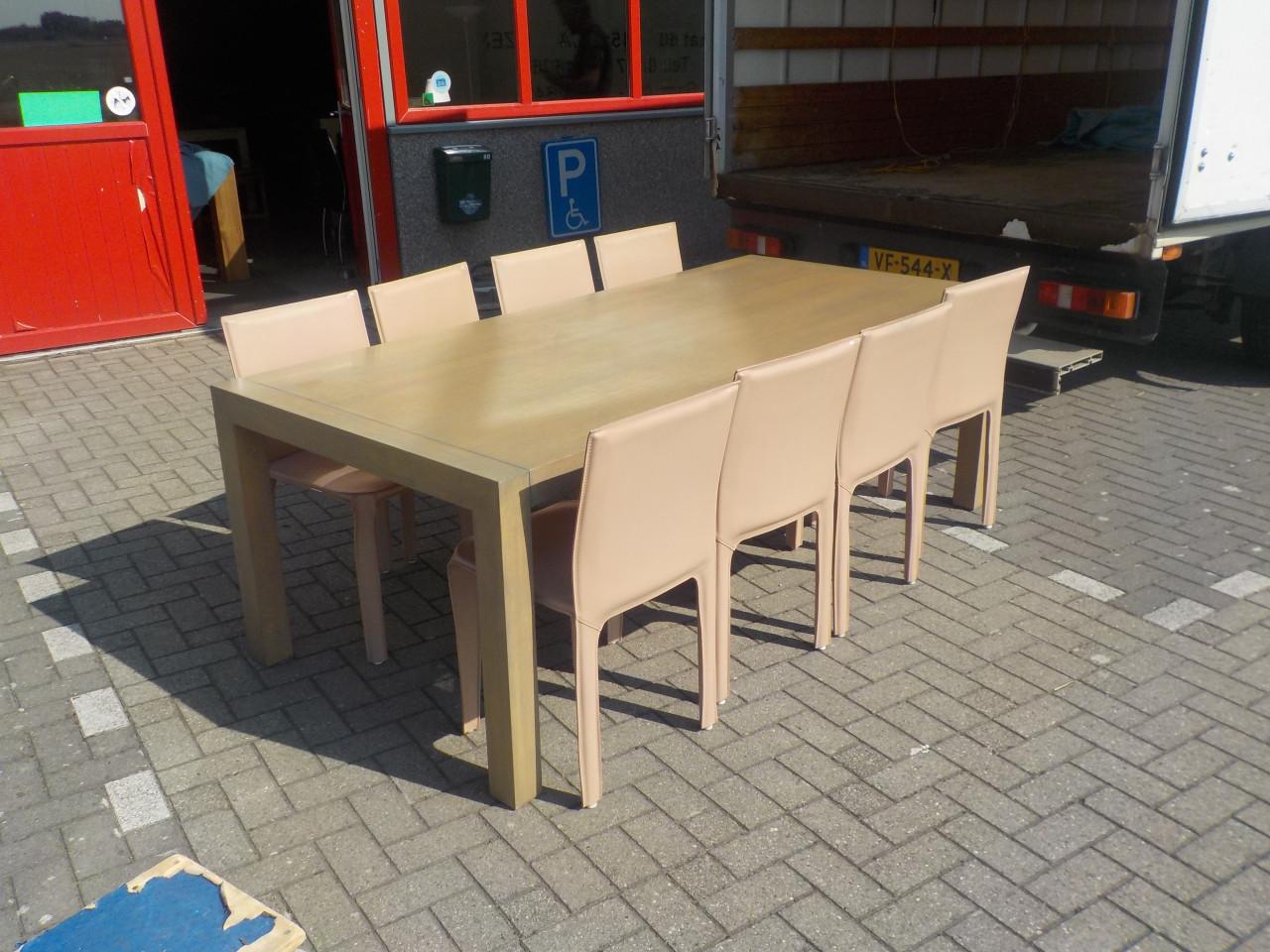 Mooie kwaliteit design grote eettafel 220 X 100 + 8 stoelen in goede staat