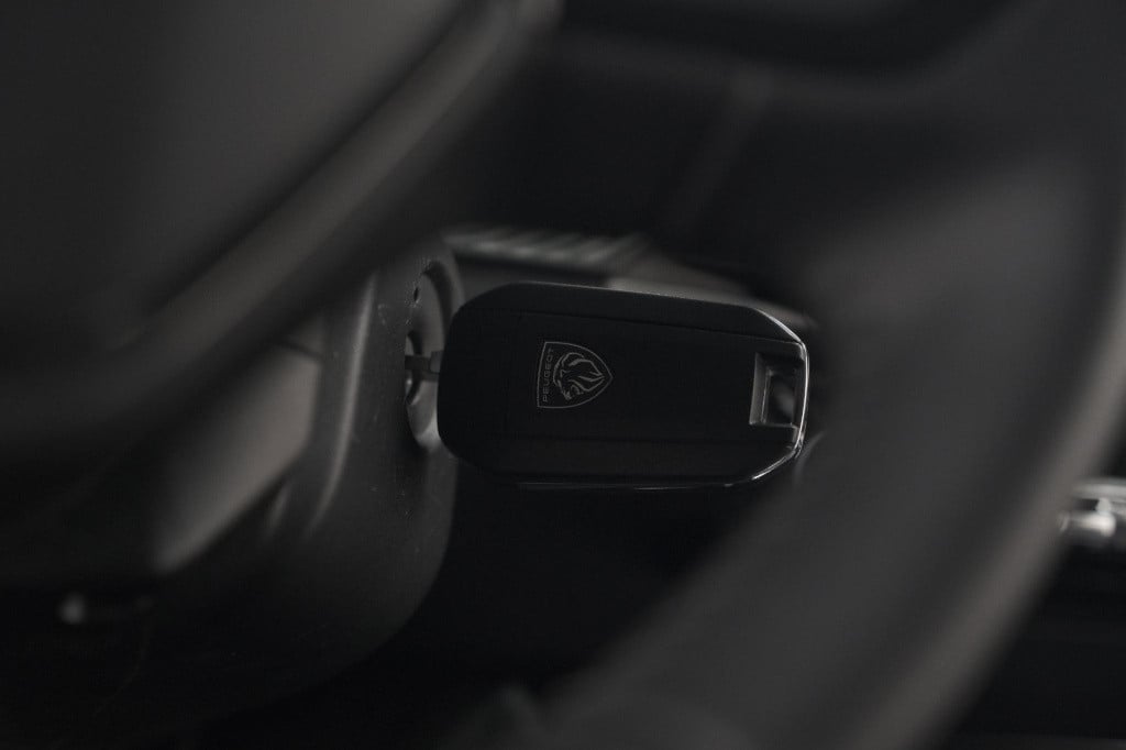 Peugeot 208 puretech 100 allure | 360 camera | stoelverwarming | dodehoekde