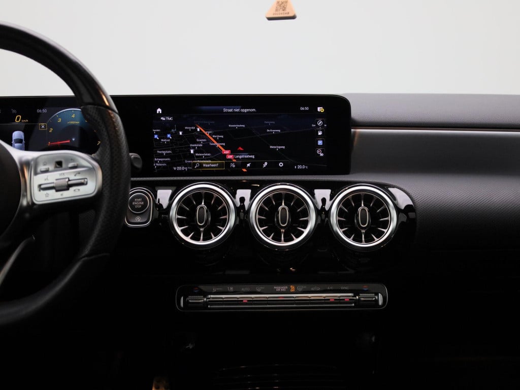 Mercedes-Benz A-Klasse 180 business solution amg | automaat | lmv | panoram