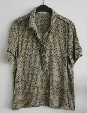 Blouse met knopen en met zigzag patroon maat 40