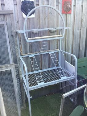 Papegaaienkooi en standaard