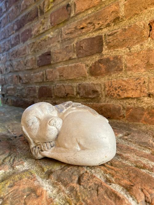 Gedenkbeeldje Hondje met vleugels