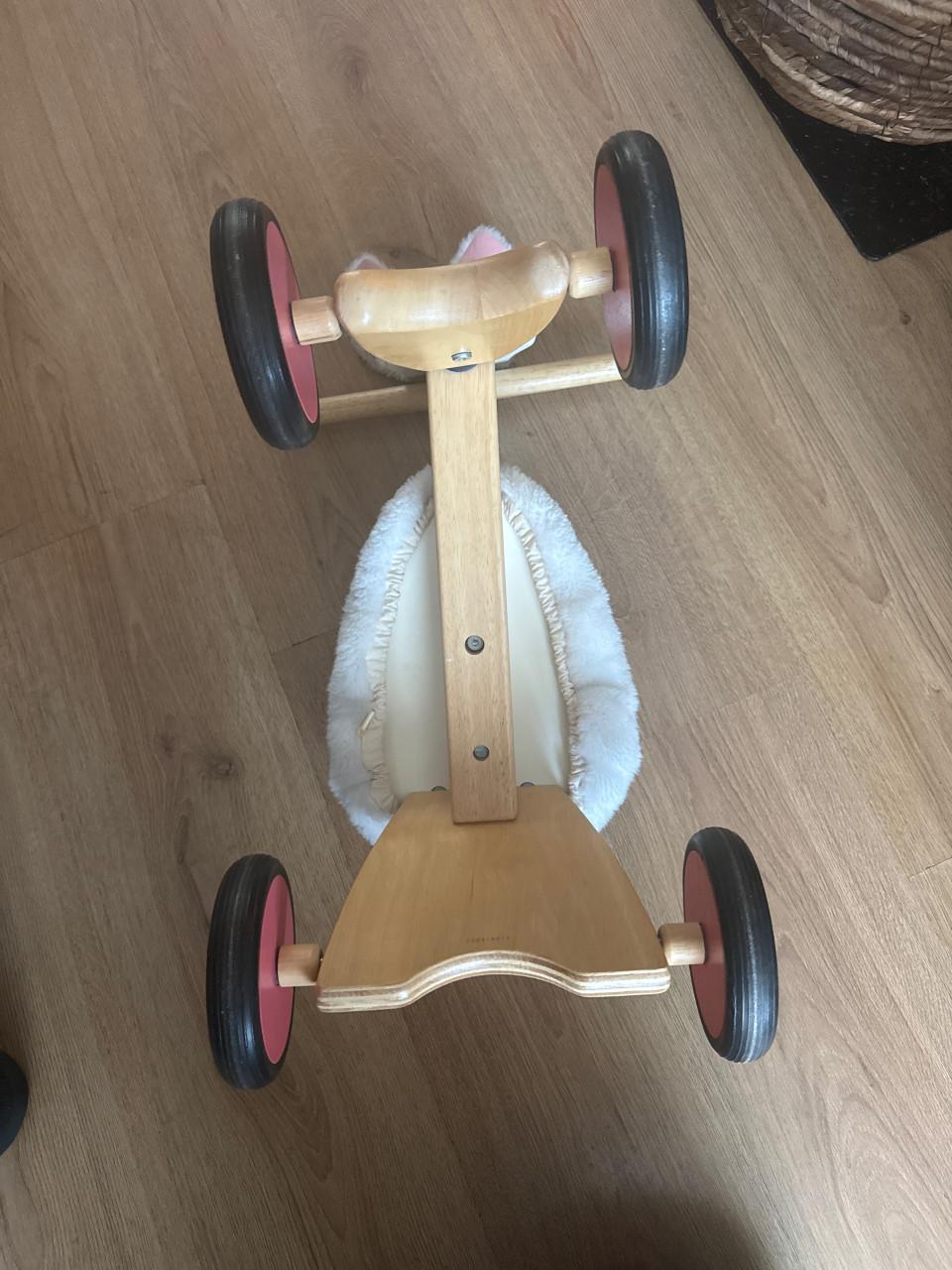 Houten schaap loopfietsje