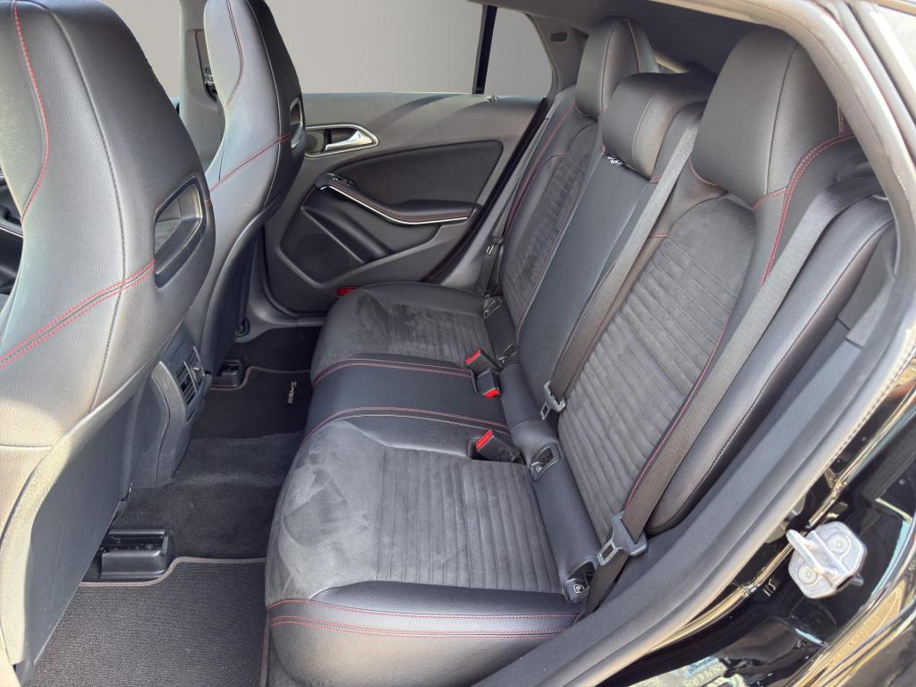 Mercedes-Benz Cla shooting brake 180 business solution amg night upgrade