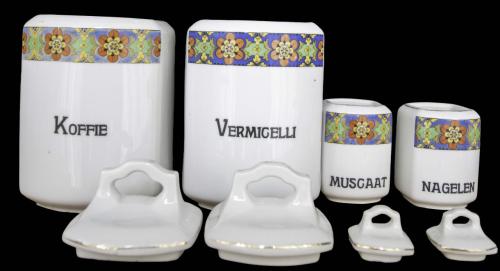 Porseleinen voorraad potten