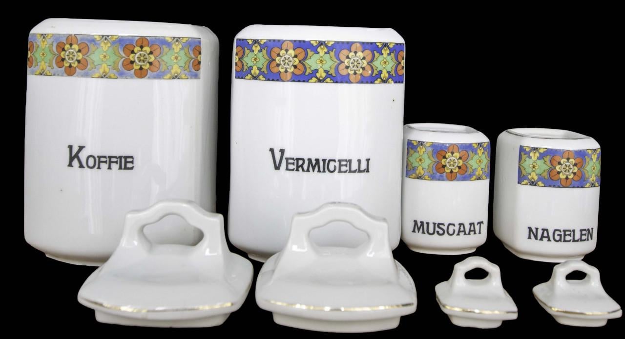 Porseleinen voorraad potten