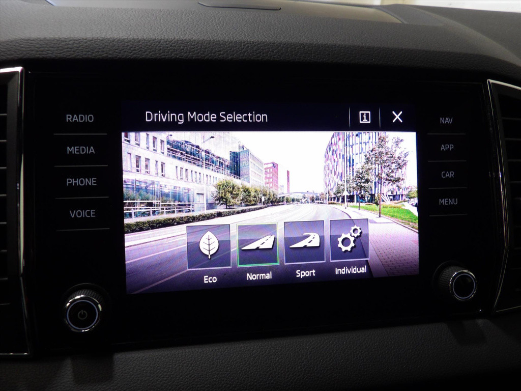 Skoda Karoq 1.5 tsi act greentech 150pk dsg-7 sportline business