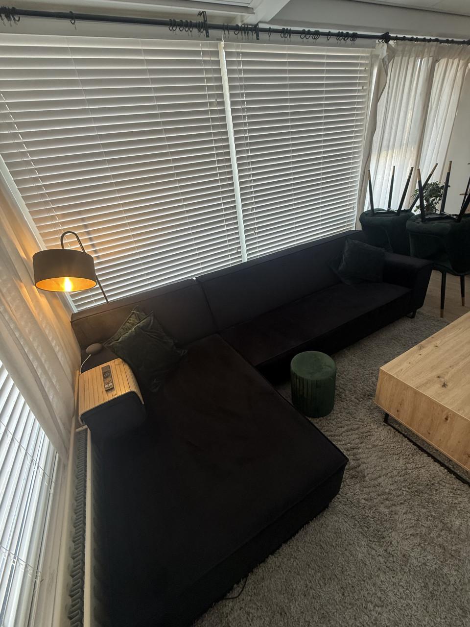 Zwarte velvet suède hoekbank