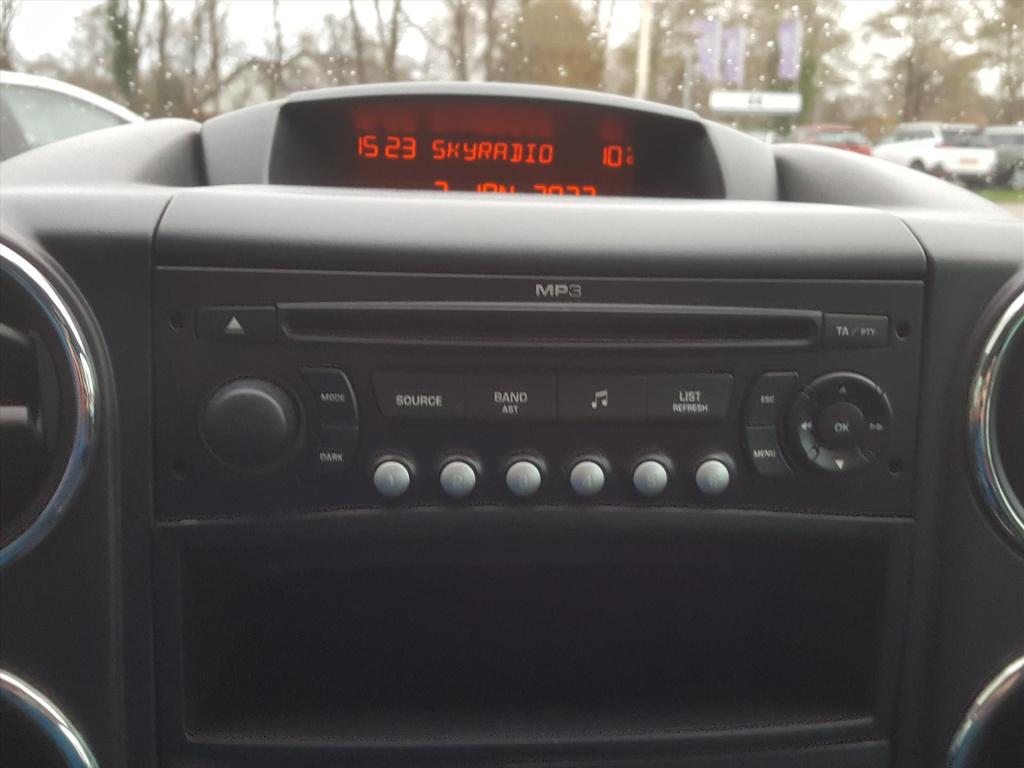 Peugeot Partner 1.6vti-110pk tepee outdoor zenith-dak | trekhaak | panorama