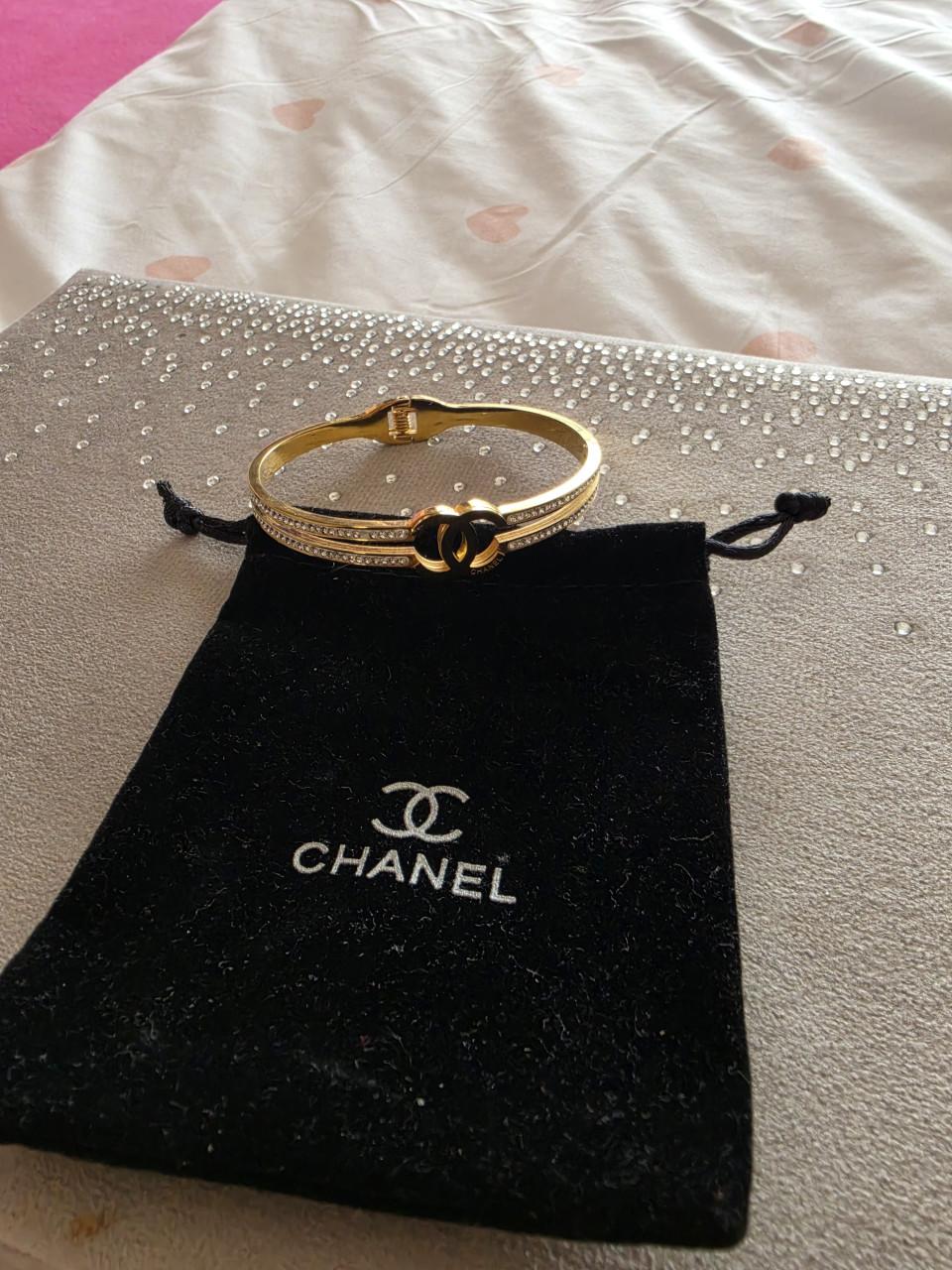 Chanel armband !!