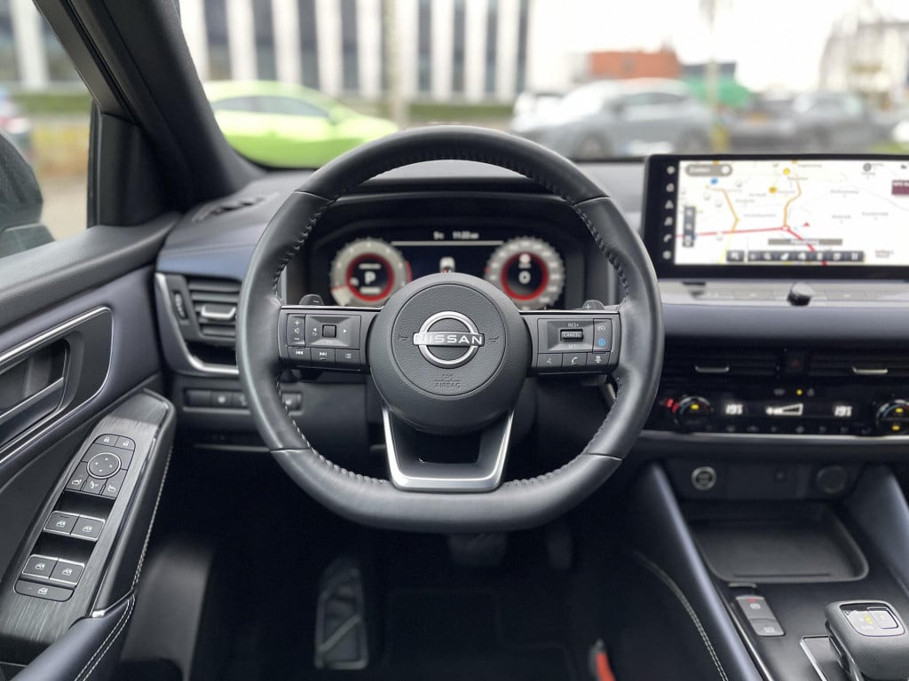 Nissan Qashqai 1.3 mhev xtronic tekna cold pack | two-tone lakkleur | stuur