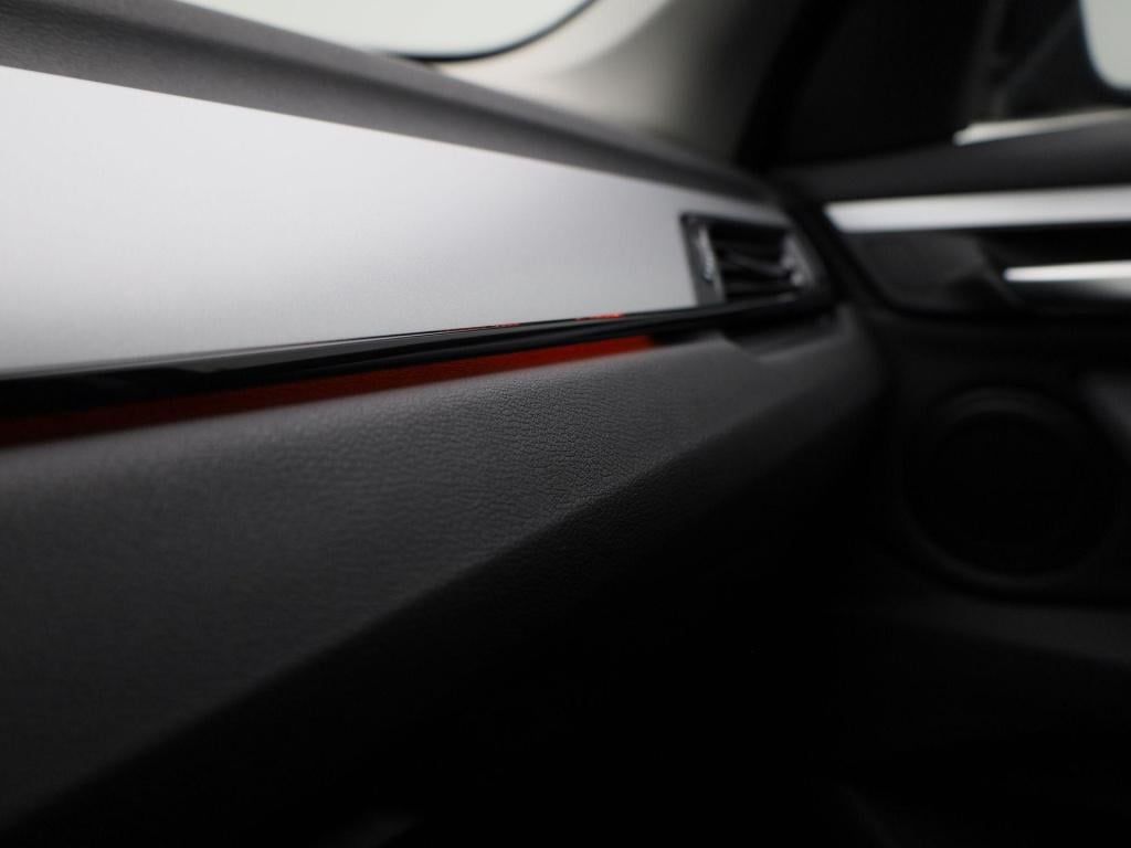 BMW X1 sdrive18i high executive | apple carplay / android auto | stoel- stu