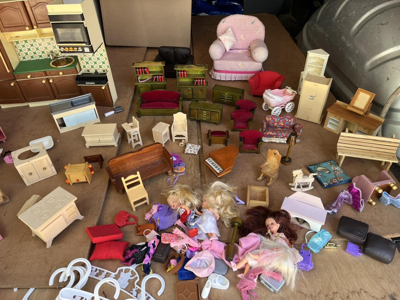 Meubeltjes vintage poppenhuis 60-80