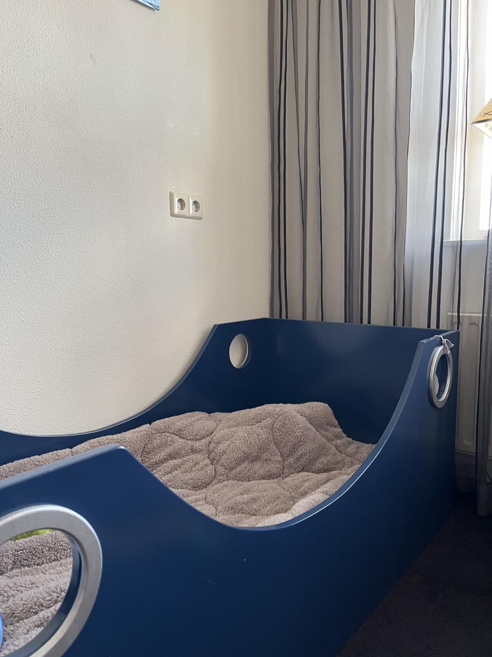 Te koop prachtig peuterbed ( boot )