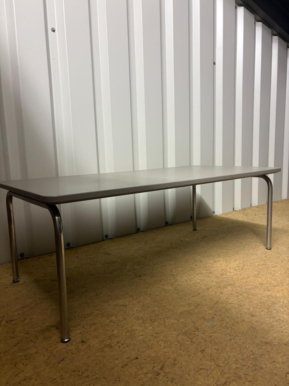 Mooie grijze salontafel