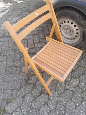 Z.g.a.n. houten klapstoeltjes 2 stuks