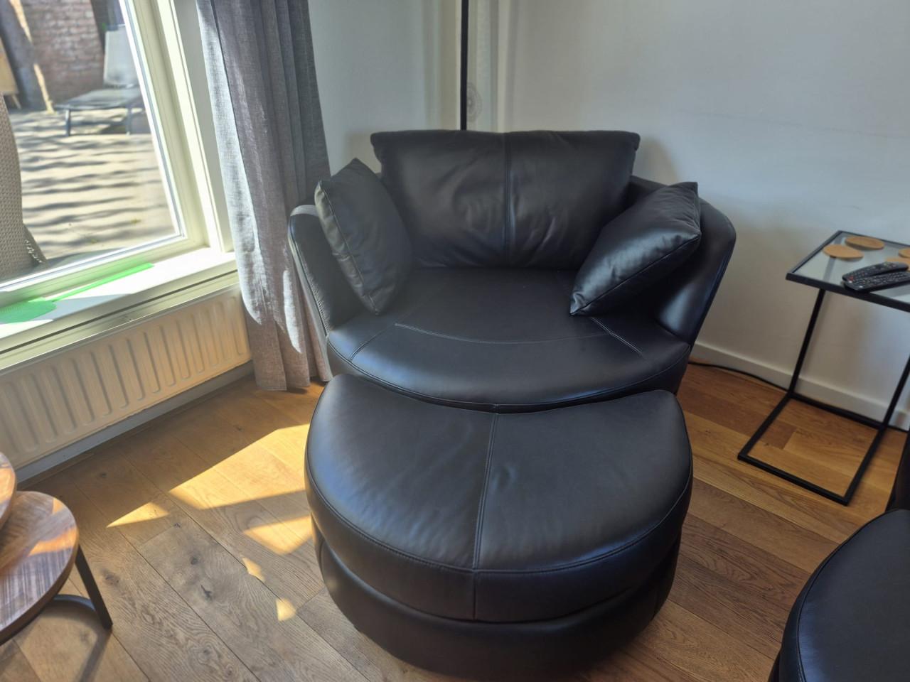 Draaifauteuil + poef (2x)