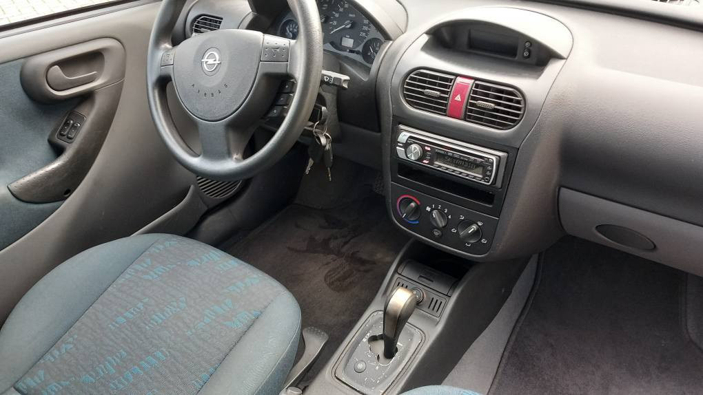 Opel Corsa C 1.2 16V Automaat !!!! 5drs bj:2002 97.000km i.z.g.st