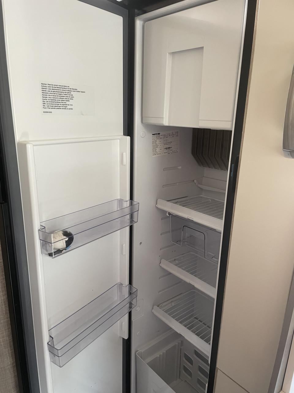 Elnagh T-Loft 450 - Prachtige 4 persoons half-integraal.