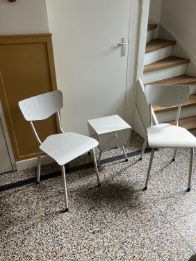 Vintage jaren 50 Auping (?) nachtkastje met 2 stoelen