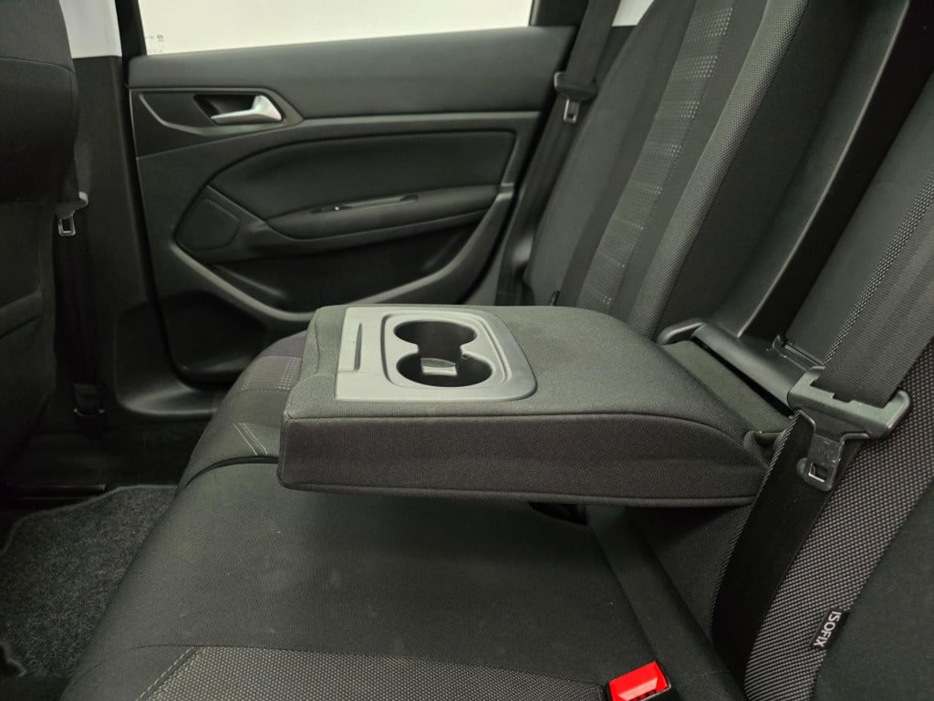 Peugeot 308 sw occasion stationwagen met trekhaak en grote kofferbak | twee