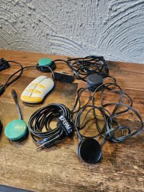 Diverse bedrade muizen en schakelaars alles in een koop