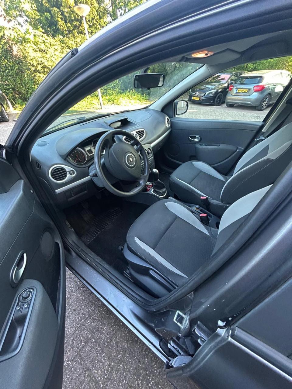 Te koop aangeboden: goed rijdende en betrouwbare Renault Clio uit 2011.