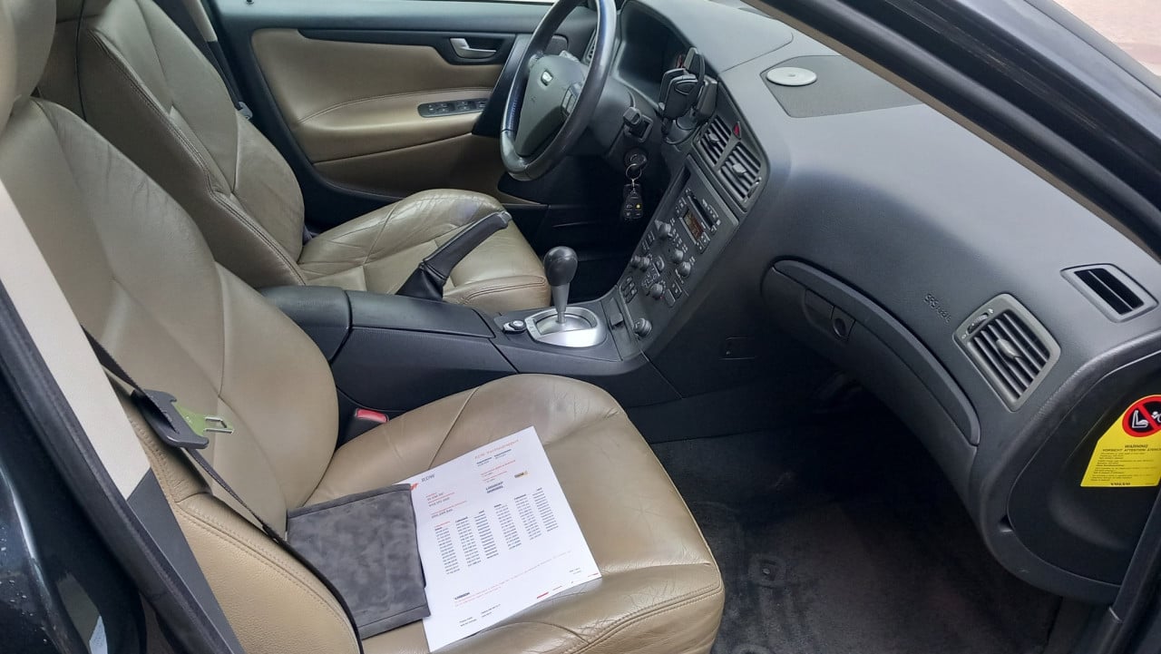 Volvo S60 2.4 170 pk Edition bj:2001 airco lm-velgen i.z.g.st apk 2026 !!