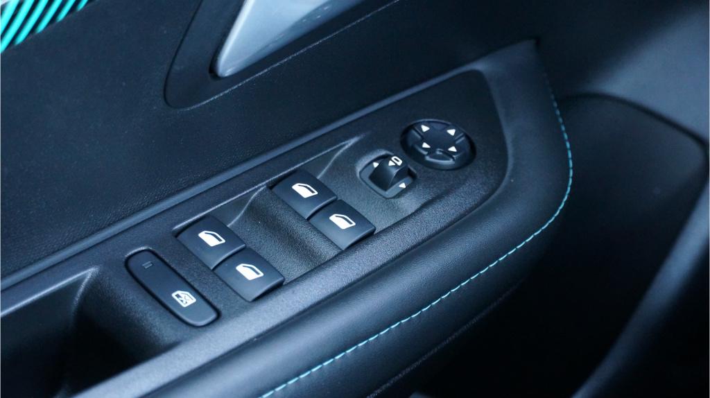 Peugeot 208 1.2 puretech 100 allure rijklaar incl garantie