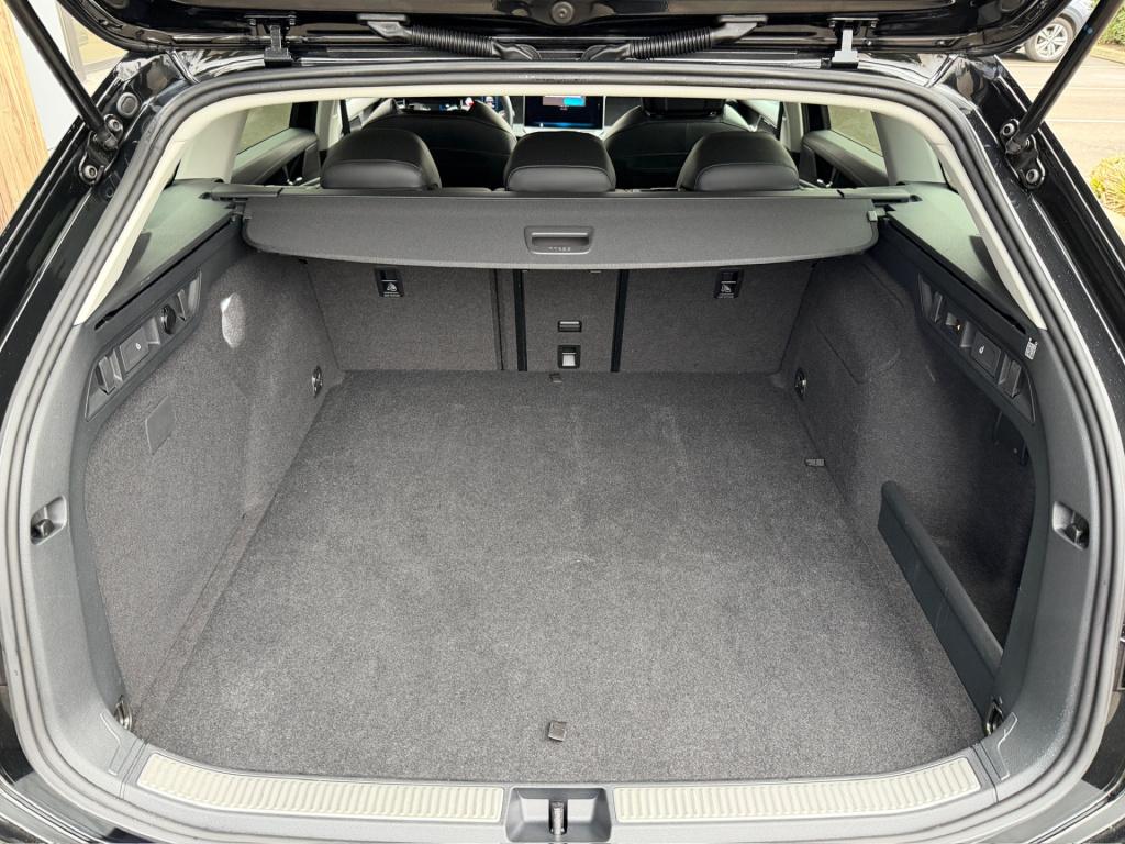 Volkswagen Passat variant 1.5 ehybrid business | trekhaak | alcantara | hea