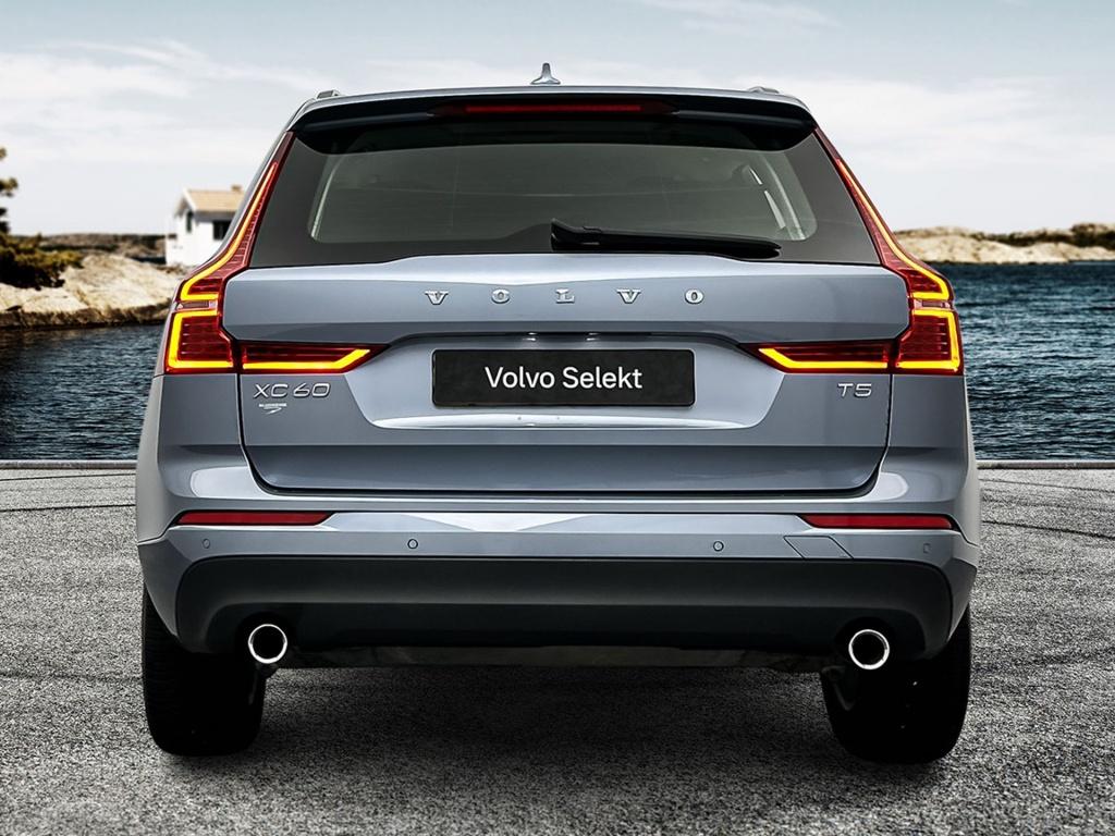 Volvo XC60 t5 253pk momentum| adap.cruise| leder| trekhaak| stoel.verw|