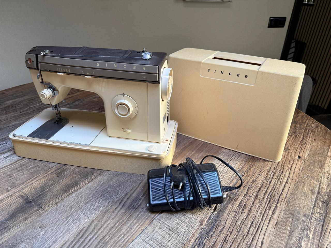 Singer 7101 naaimachine – compleet met koffer en voetpedaal
