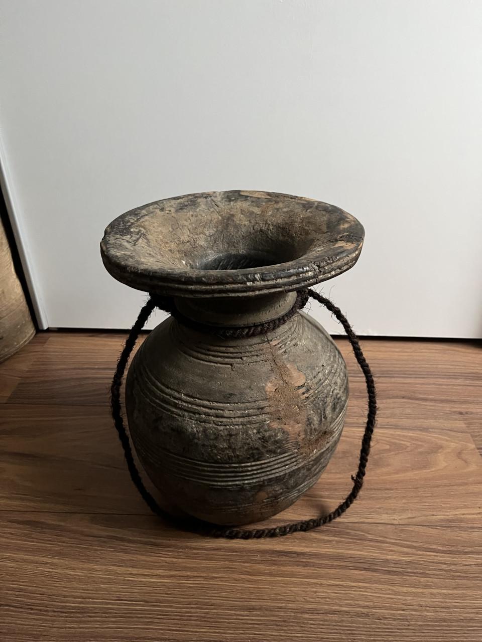Nepalese pot nr. 8