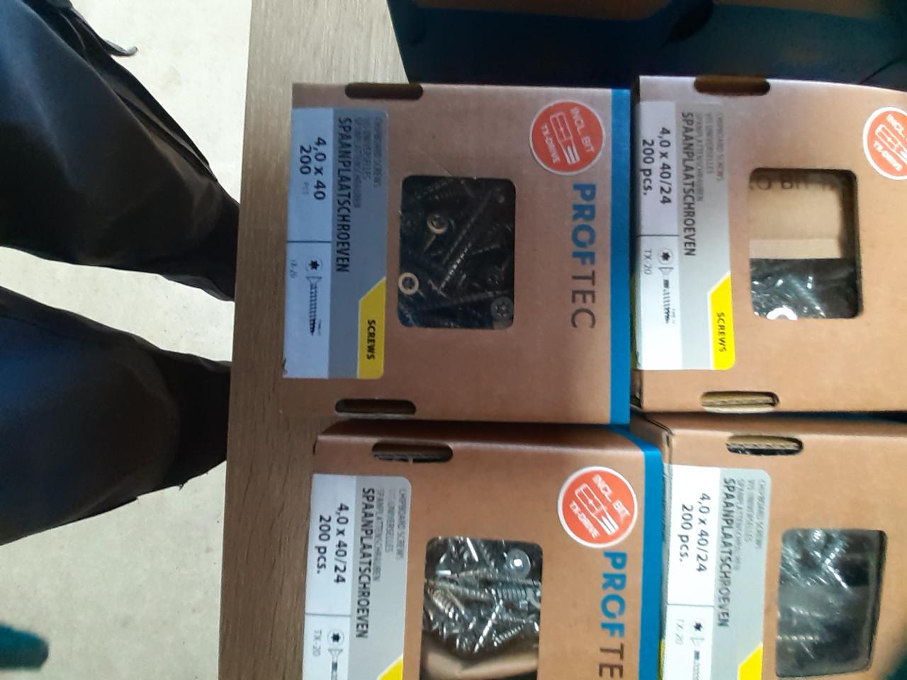 Zaterdagaanbieding GRATIS schroeven bij rachels of ribben