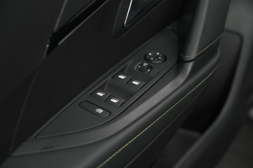 Peugeot 208 puretech 100 gt | camera | navigatie | apple carplay | parkeers