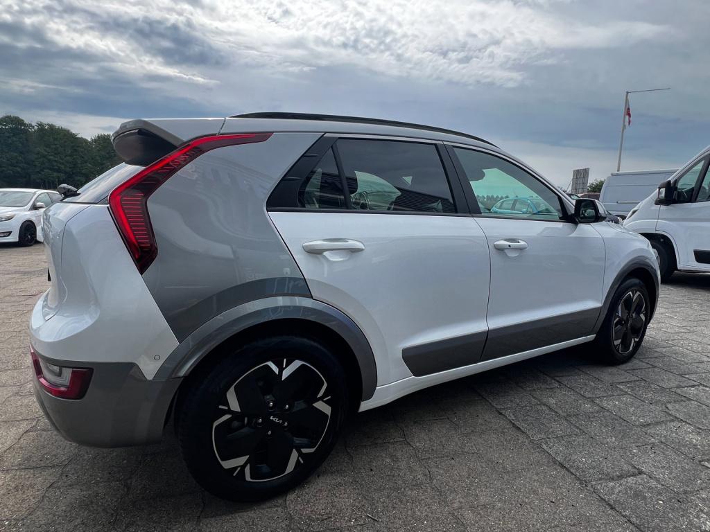 Kia Niro Ev executiveline 64.8 kwh full option, trekhaak afn. pearl white